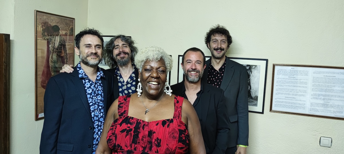 Tia Carroll con Quique Gómez images/material_propio/Festival%20de%20Blues%20de%20Tomares/2026/TiaCarroll/tiacarroll8_conquiquegomez.jpg