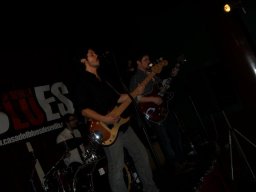 547846_472115372815608_425499356_n