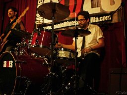 551570_407937885913141_100000907991683_1213974_819420826_n