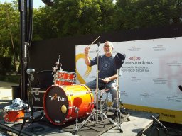 1267542_10201080015856567_1200044534_o